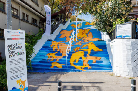 Johnson & Johnson Ruh Sağlığının Önemine Vurgu Yapmak İçin Moda Merdivenlerini Renklendirdi