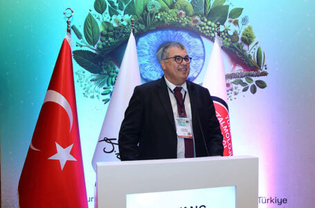 Türk Göz Hekimleri Canlı Cerrahide Dünyaya Öncülük Ediyor